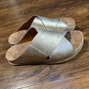 Kork‑Ease Metallic Gold Sandals – Like New – Women’s Size 9